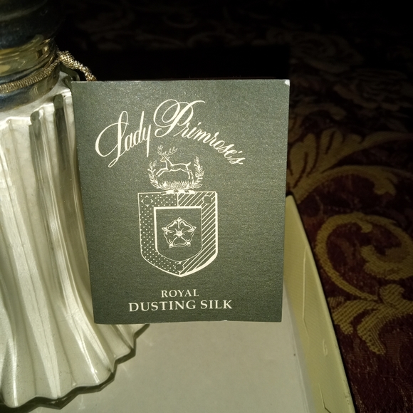 Royal Silk Dusting Powder - Picture 5 of 5